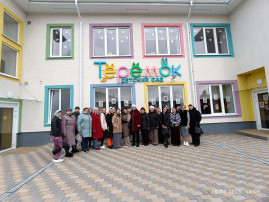 "У себя в гостях" "У себя в гостях".